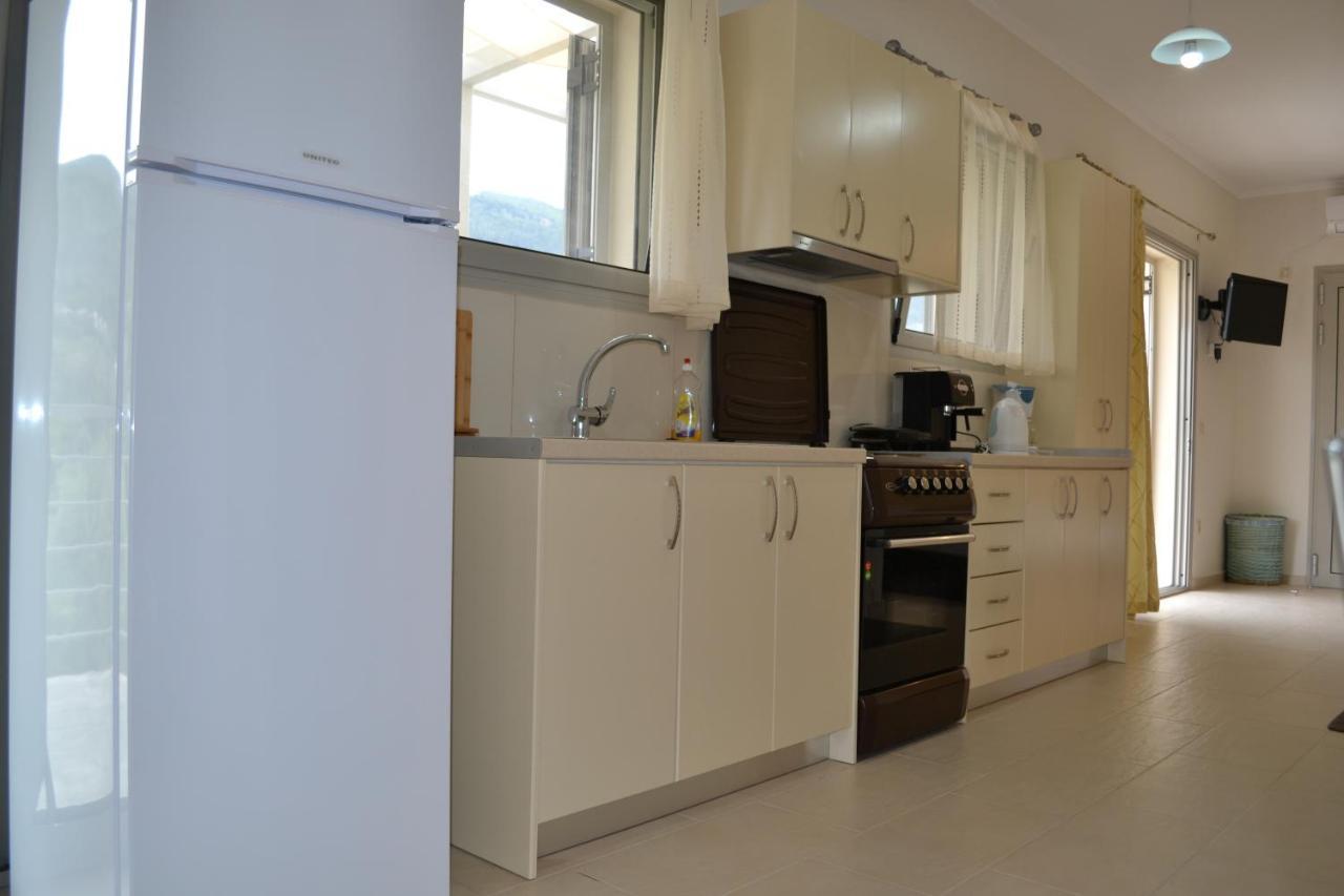Av Apartment Ayios Nikitas Ngoại thất bức ảnh